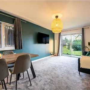 newly-refurbished-stylish-central-apt-w-parking.bournemouth-hotels.org/
