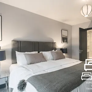  Apartment Luxe Apartments, The Moorwell, Parking, Gym - 10mins Ctr